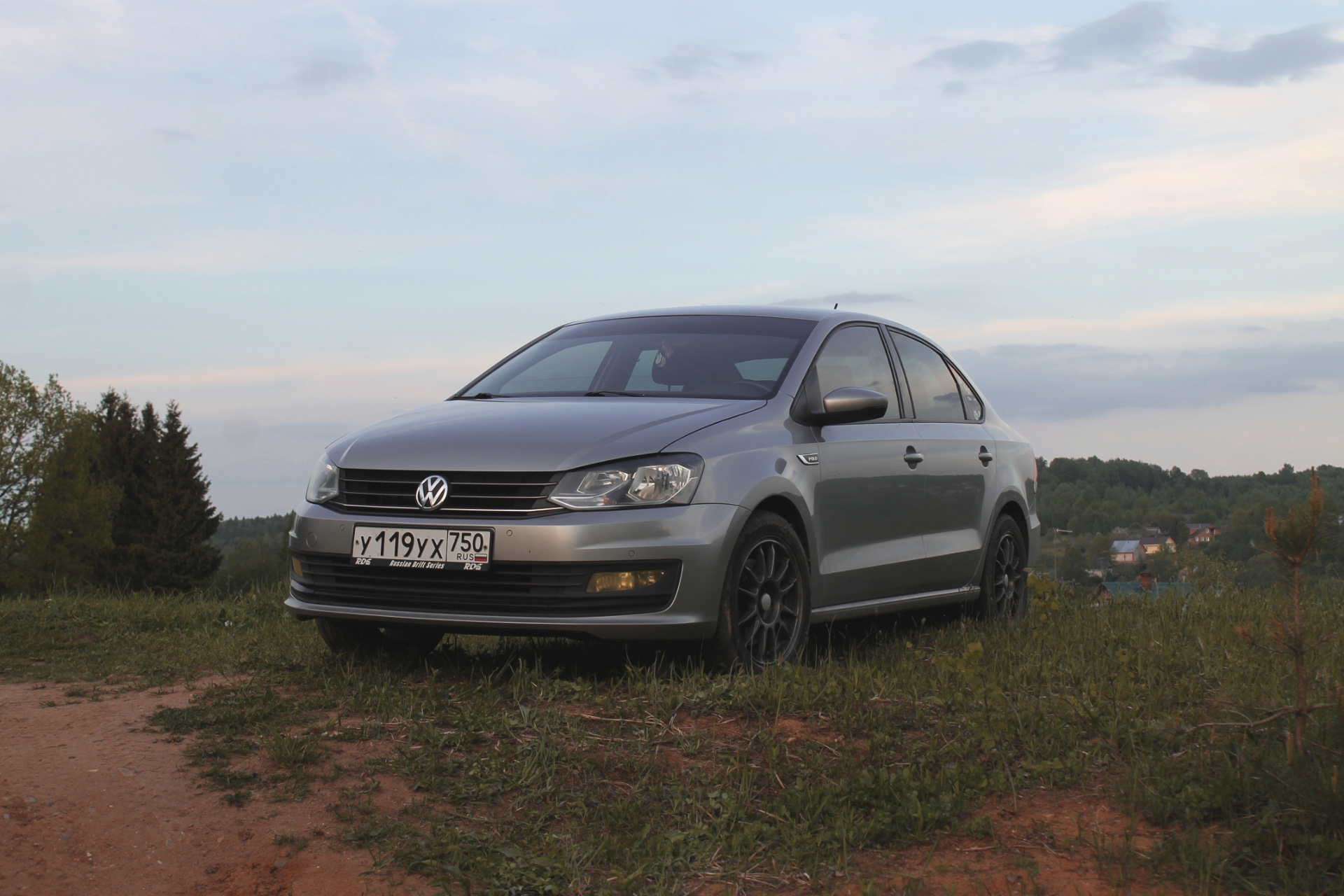 Volkswagen Polo sedan connect