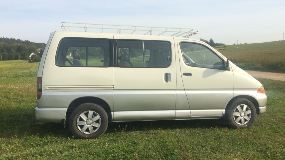 Toyota hiace 100. Toyota Hiace h100. Toyota Hiace h100 2din магнитола.