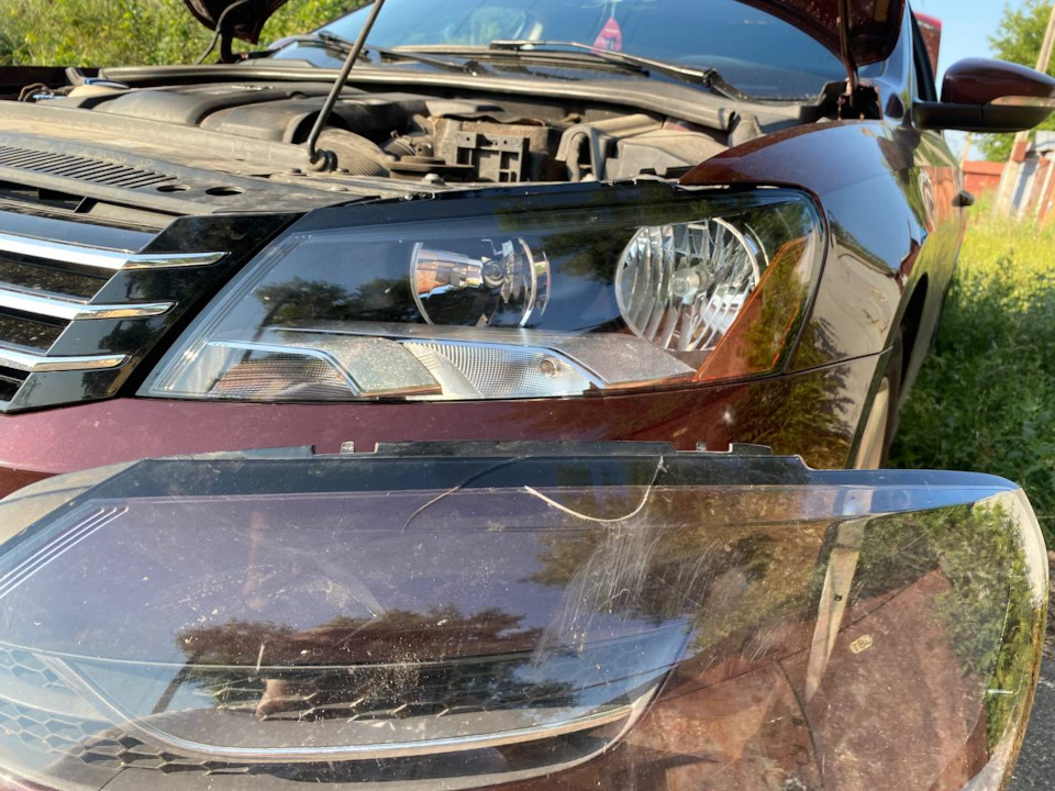 Замена стекла на фаре — Volkswagen Passat US, 2,5 л, 2012 года | визит ...