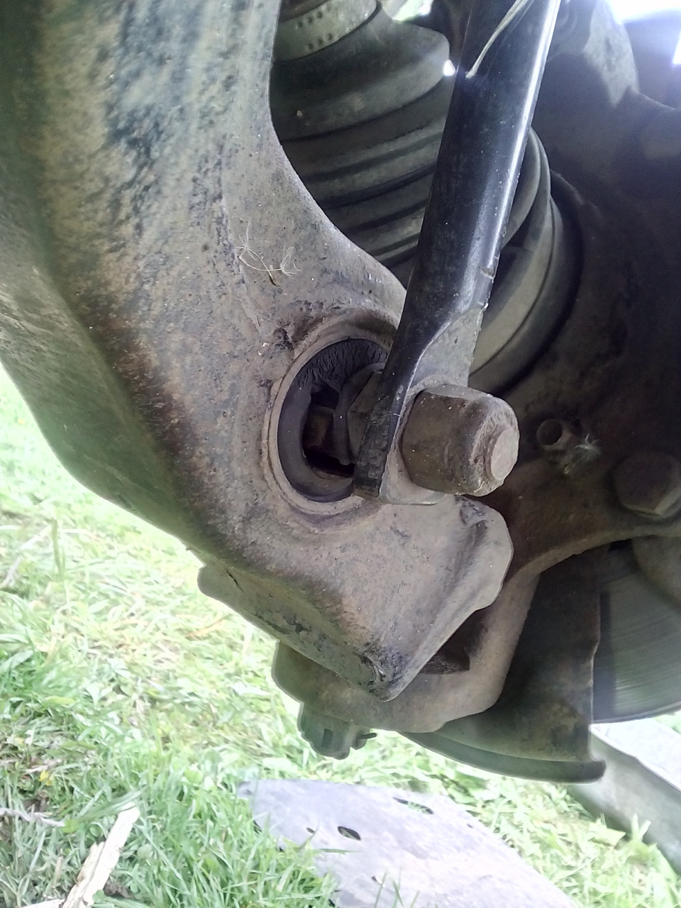 попытка замены нижнего рычага — SsangYong Kyron, 2014 года | своими ...