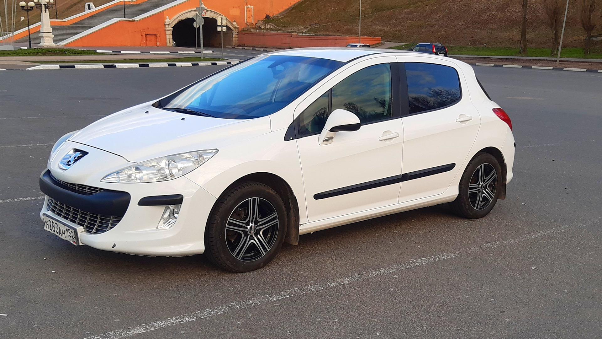 Peugeot 308 (1G) 1.6 бензиновый 2011 | Белый Пыж на DRIVE2