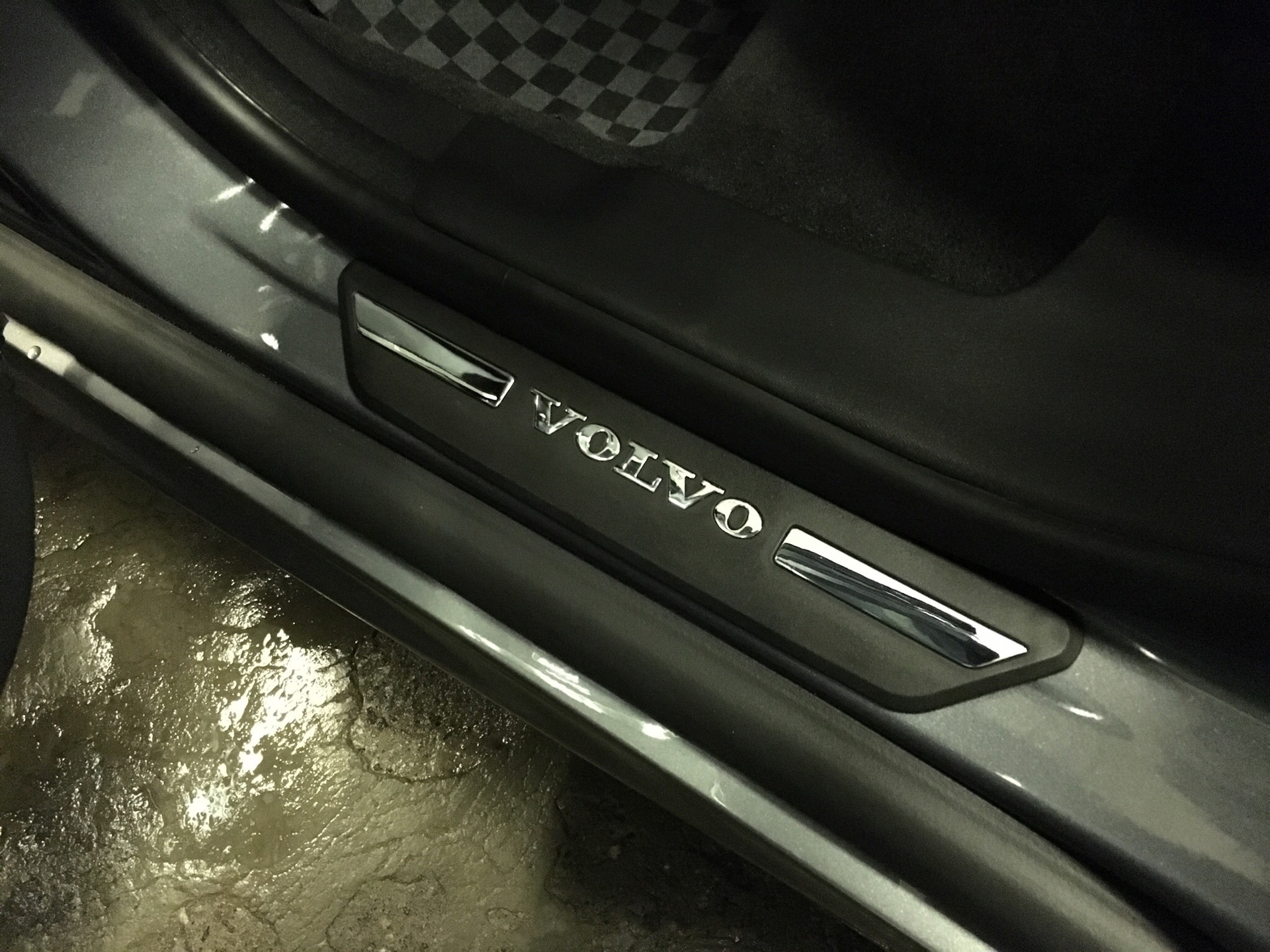 Накладка проема двери. Октавия а5 дверной проем. Пороги пластик нива 21214. Накладки в проёмы двери xc40. Накладки на пороги лада калина 2.