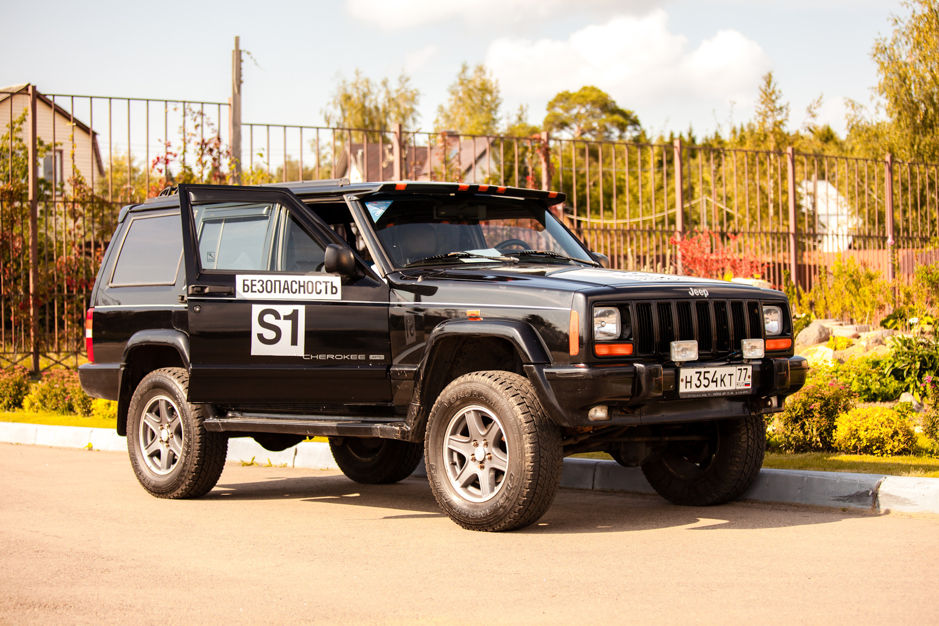 Jeep Cherokee XJ 1994. Jeep Cherokee XJ 33 колеса. Джип Чероки XJ на 31 колесах.