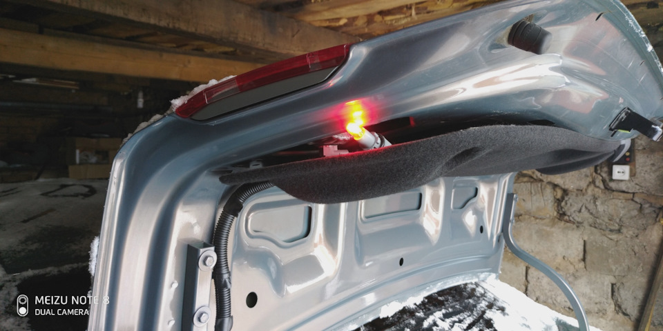 Светодиоды в габариты подсветка дверей — Lada Vesta, 1,8 л, 2017 года ...