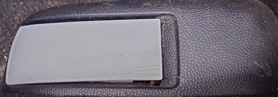 Ручка открывания лючка бака — Mazda 3 (1G) BK, 2 л, 2005 года | своими ...