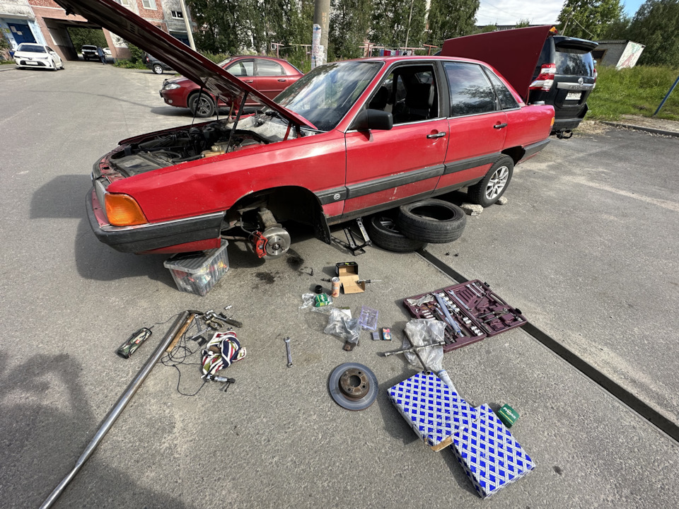Переборка передних тормозов и ШРУСов — Audi 100 (C3), 2,2 л, 1983 года ...