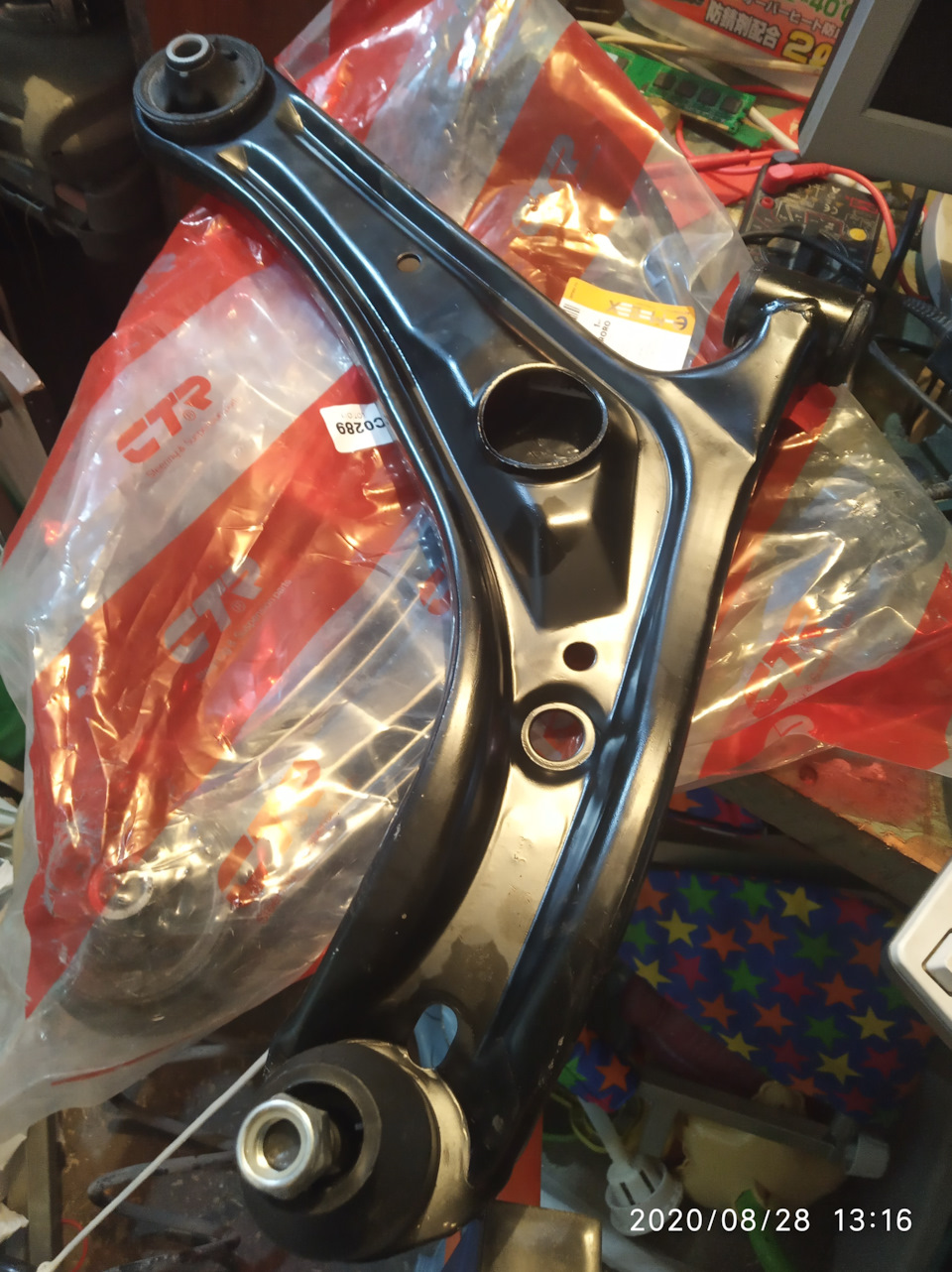 новый рычаг — Toyota Funcargo. Запчасти на фото: 80020Z