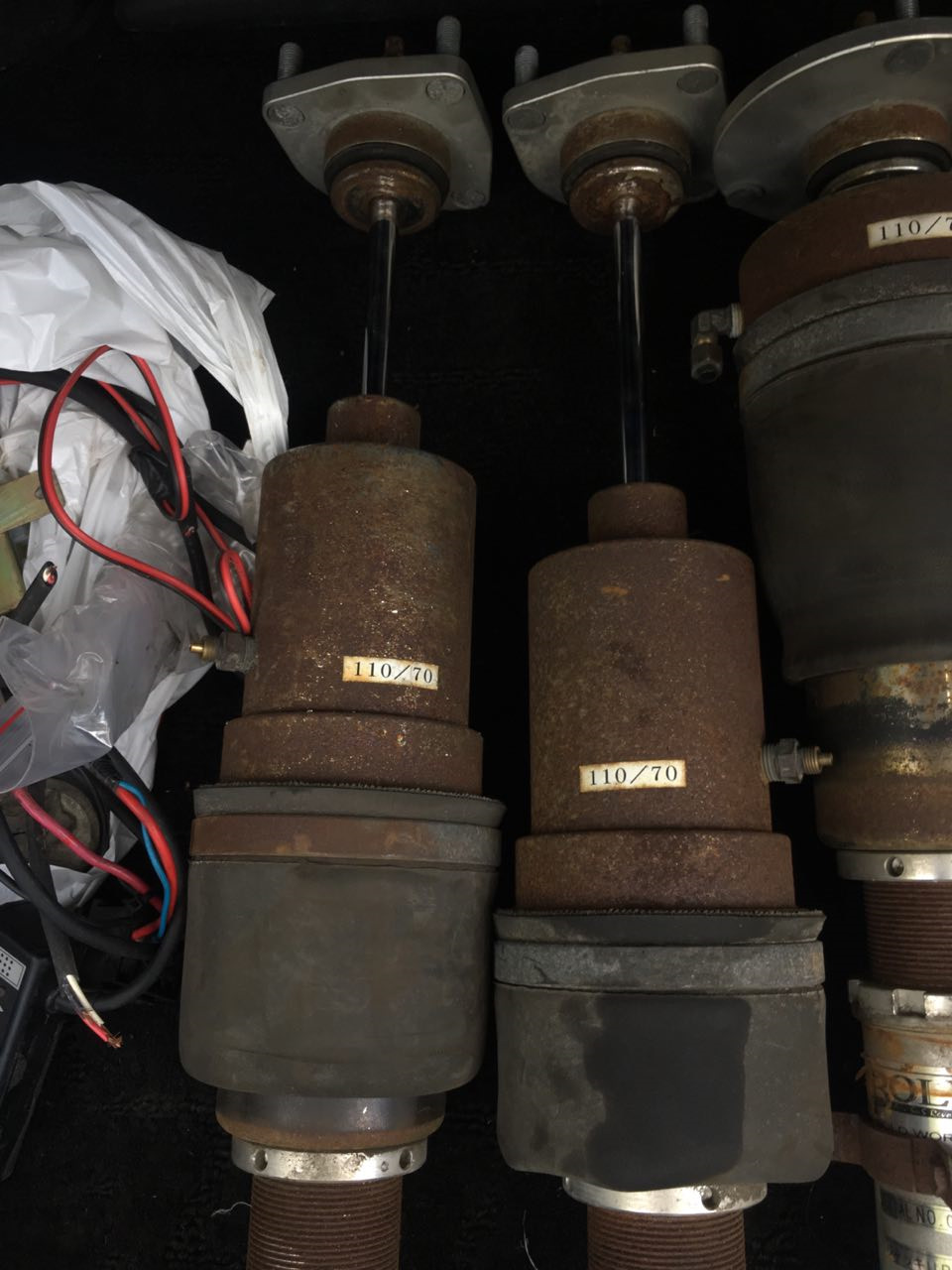 Краун 145 пневмо. Пневмостойки crown majesta 186. Пневмоподвеска crown majesta 170. Пневмоподвеска краун jzs145. Маджеста 186 uzs пневмостойки.