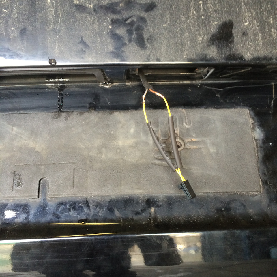 Важно: плафоны имеют полярность. Проверьте правильность подключения перед установкой. — Volkswagen Touareg (1G)