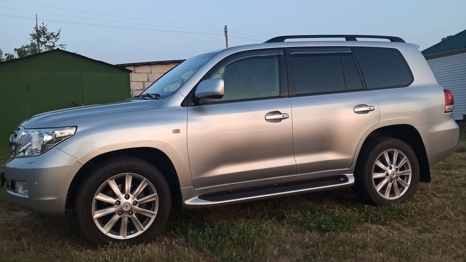 Toyota Land Cruiser 200 OPTIMUS PRIME
