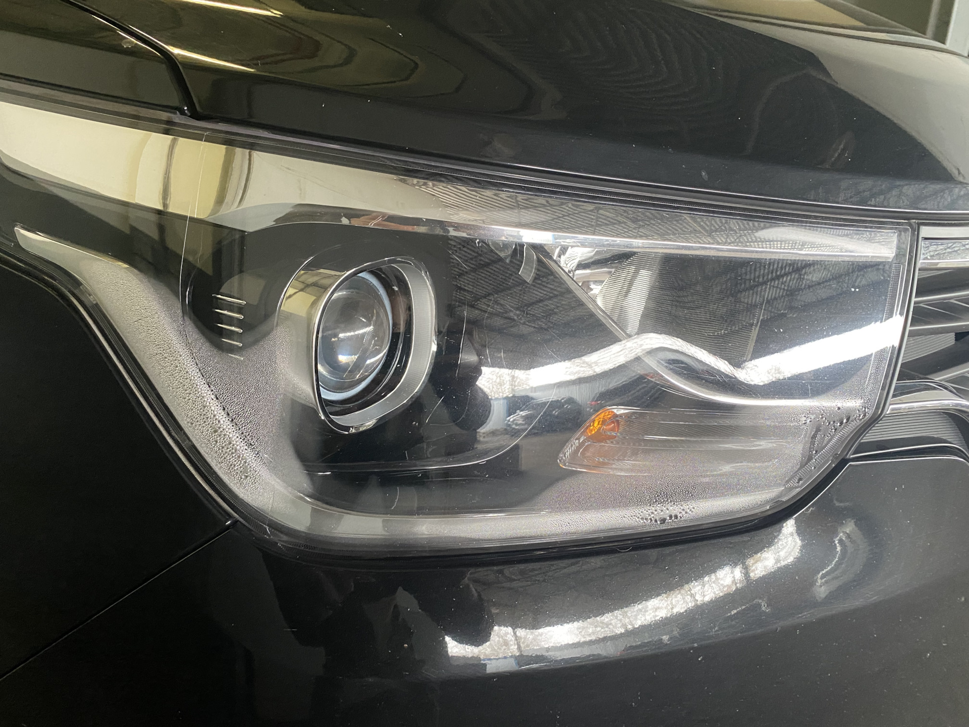 С чего бы фара потеет ? — Hyundai H-1 (2G), 2,5 л, 2019 года | другое ...