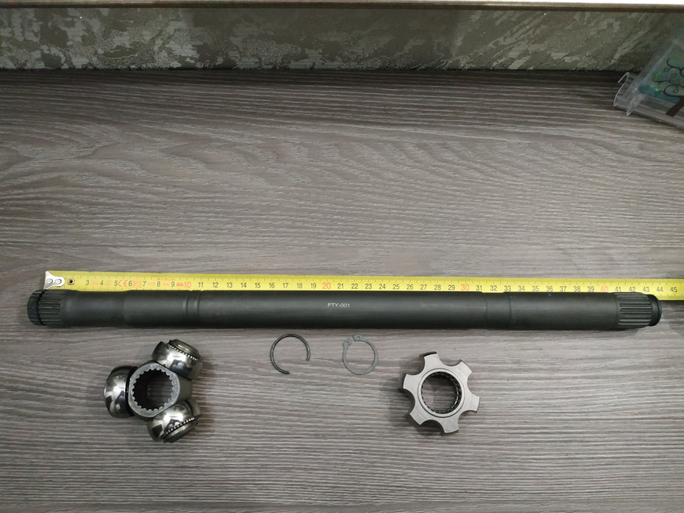 Общий вид палки — Toyota Avensis II. Запчасти на фото: 0101112