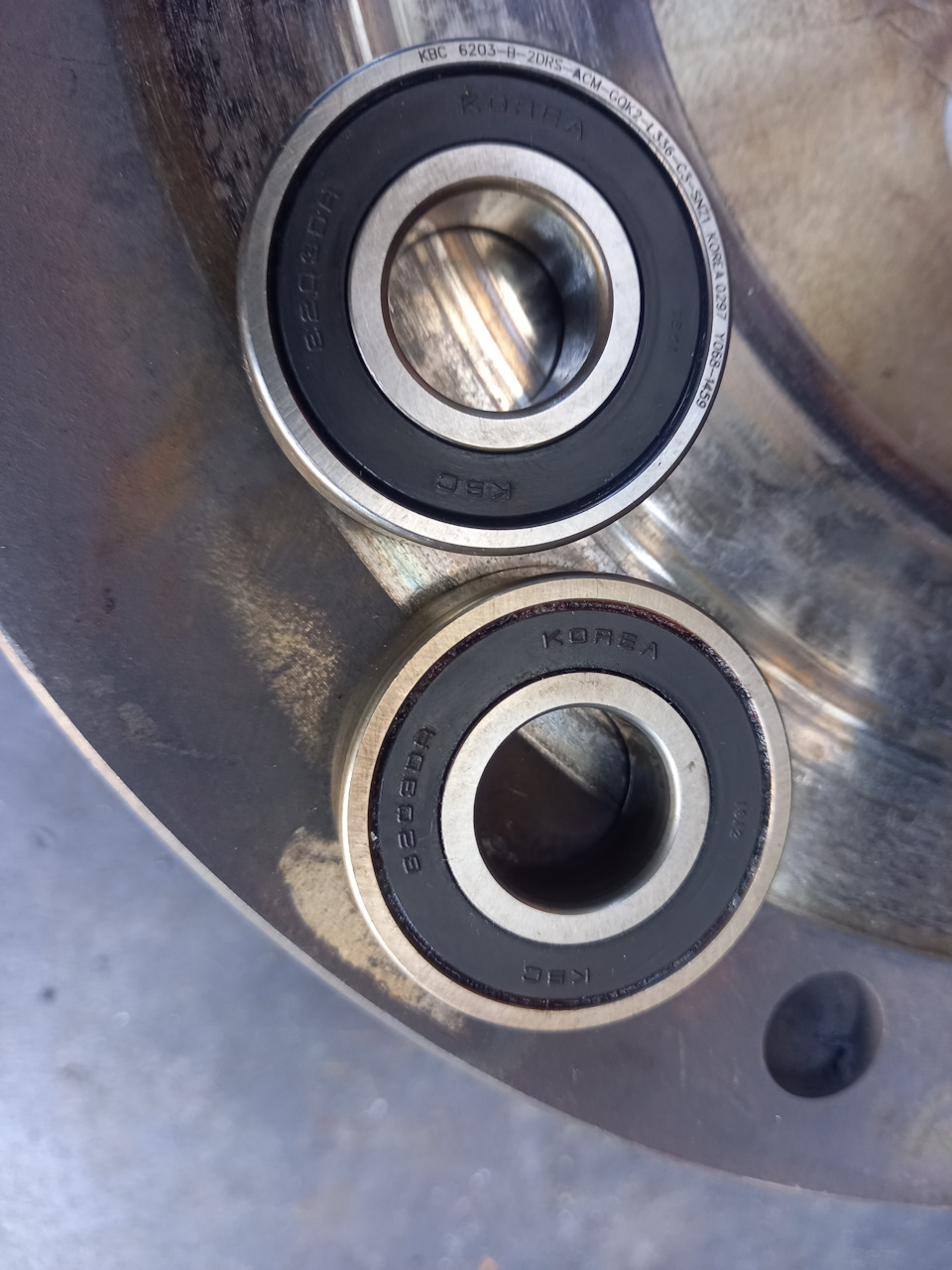 Новый и старый подшипники — Hyundai Porter (3G)