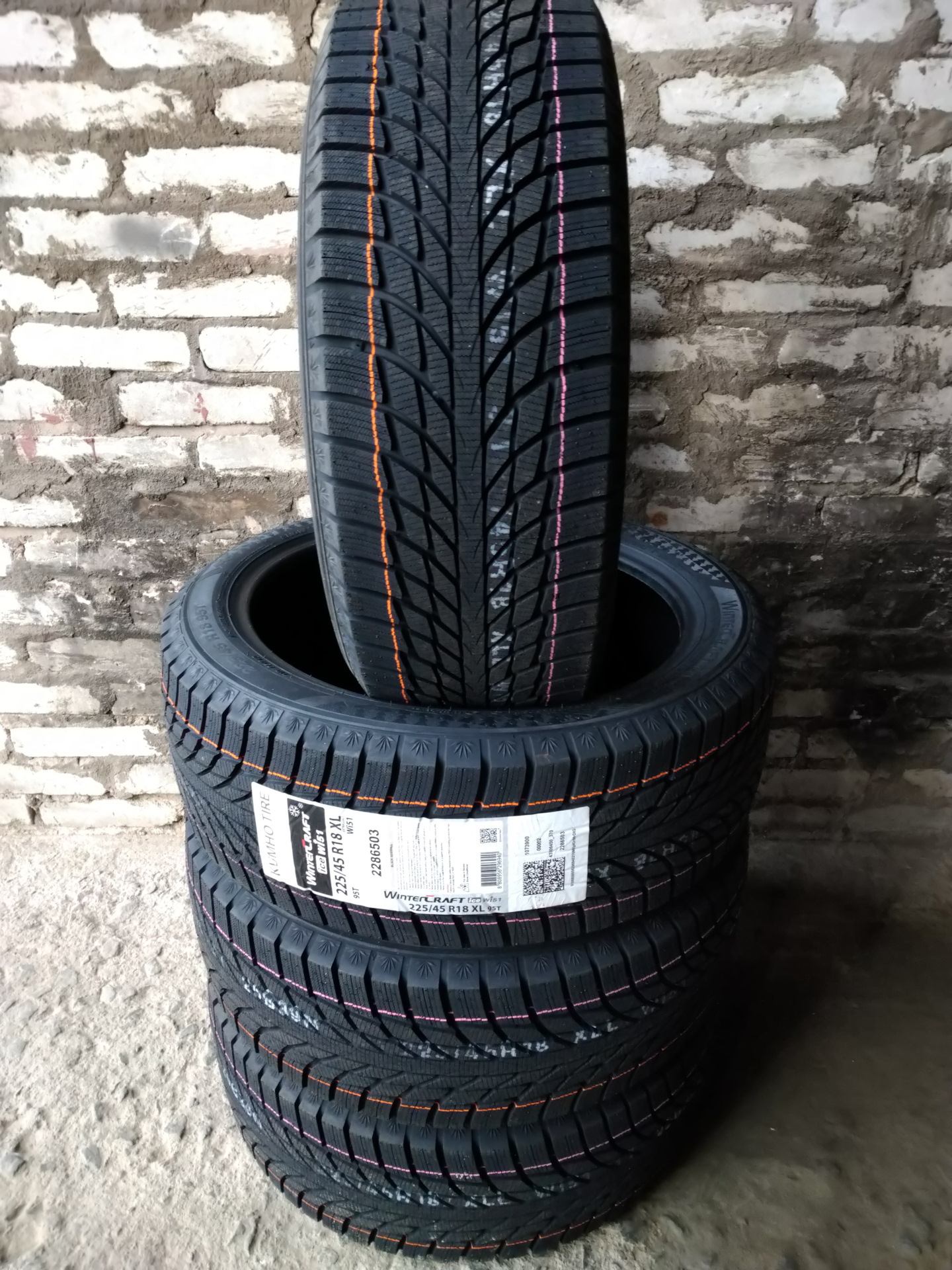 Kumho wi51. Kumho WINTERCRAFT wi51 205/55 r16 94t. Kumho WINTERCRAFT Ice wi51. 225/50r17 98t Kumho WINTERCRAFT Ice wi51. Kumho 215/55r16 WINTERCRAFT wi51.