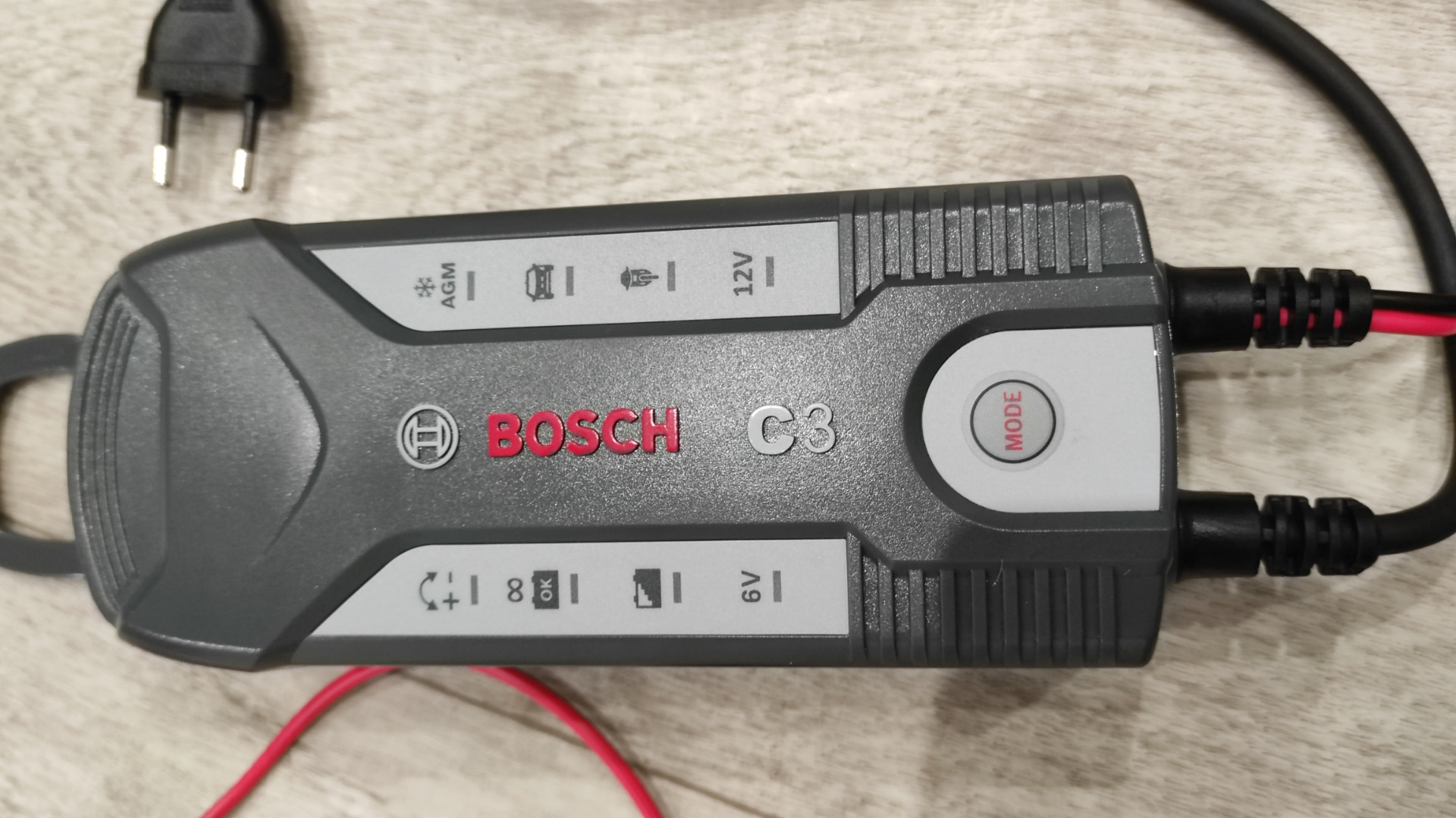 Eu зарядное устройство. Зарядник для аккумулятора Bosch. Бош с7 зарядное устройство как пользоваться. Как подключить к аккумулятору бош с3. Бош с7 зарядное устройство инструкция на русском.