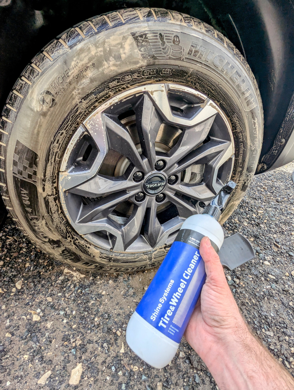 Tire&Wheel Cleaner нанесен на резину — Haval Dargo