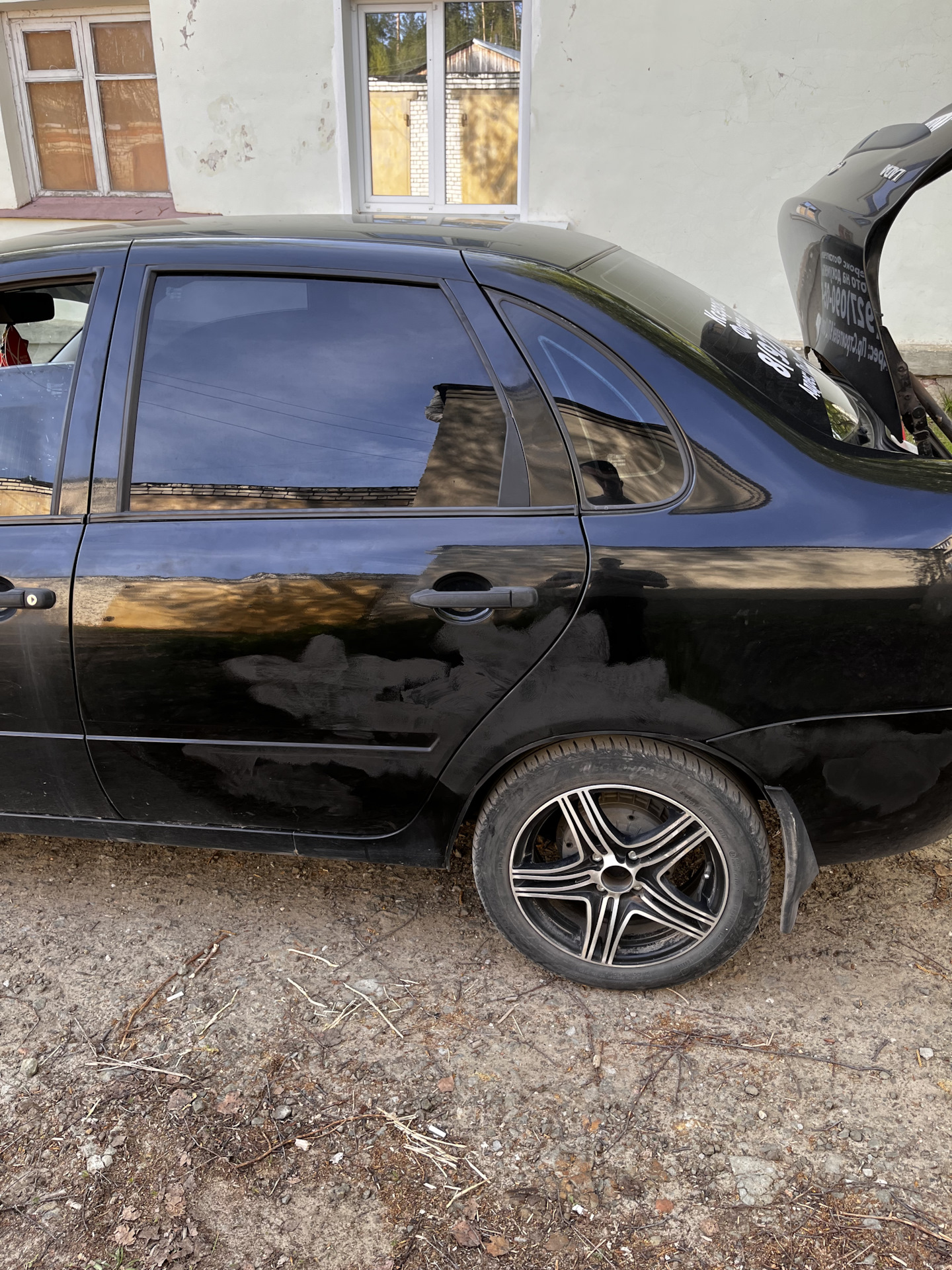 Самостоятельное выпрямление вмятины — Lada Калина седан, 1,6 л, 2010 ...