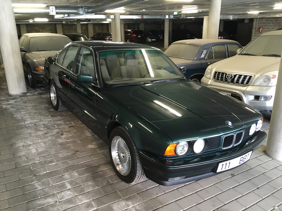 новый bmw раскрутились болты на колесе