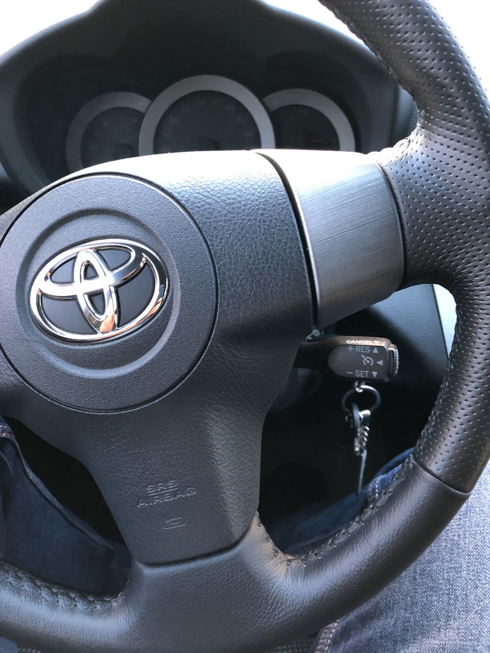 Круиз контроль — Toyota RAV4 (III), 2 л, 2008 года | аксессуары | DRIVE2