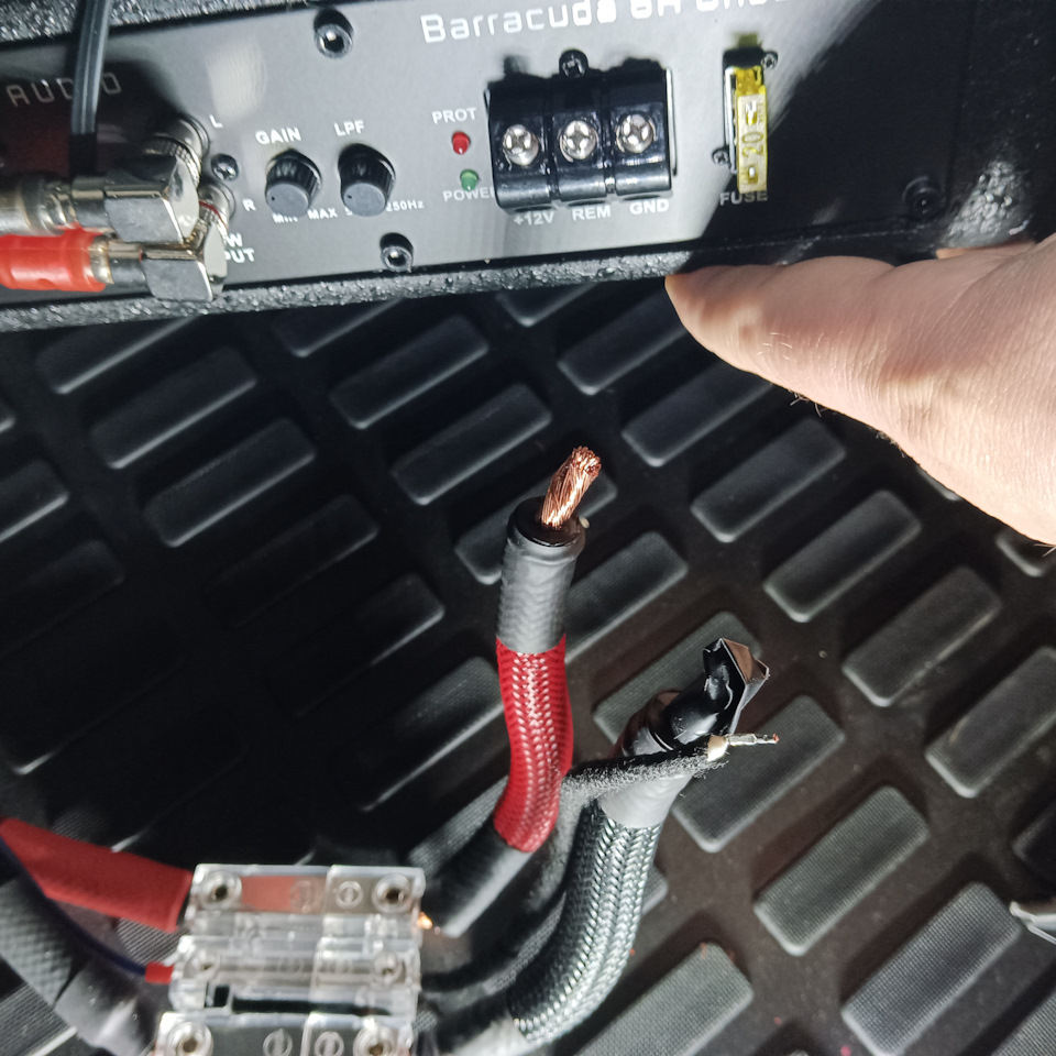 Маленький активный сабвуфер Barracuda 8A Underseat — Renault Sandero 2G ...
