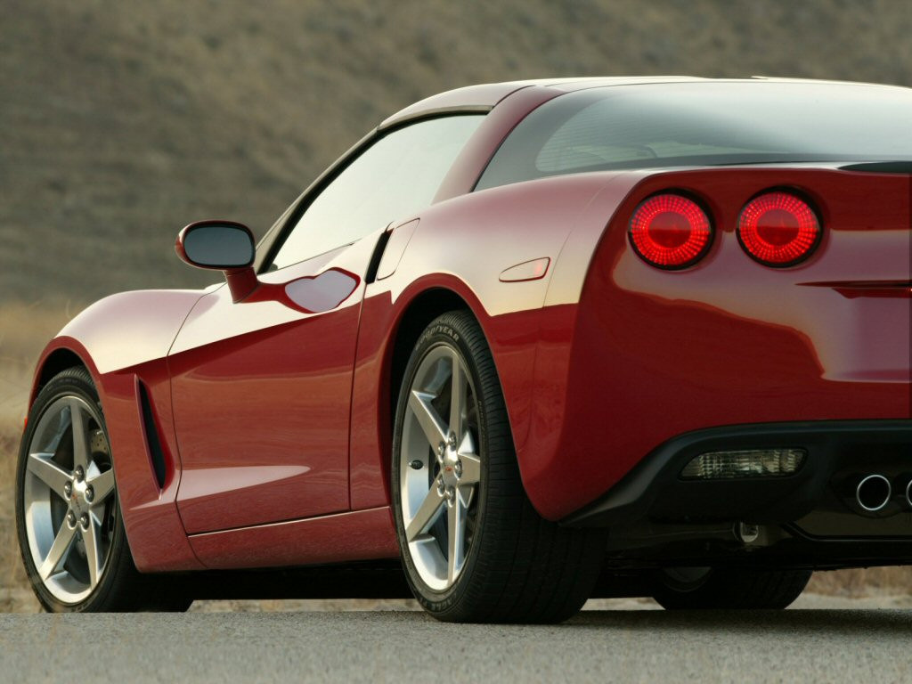 Chevrolet Corvette c6 красная