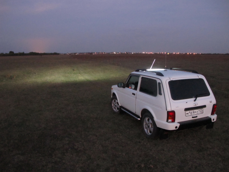 Включённая световая балка. — Lada 4x4 3D