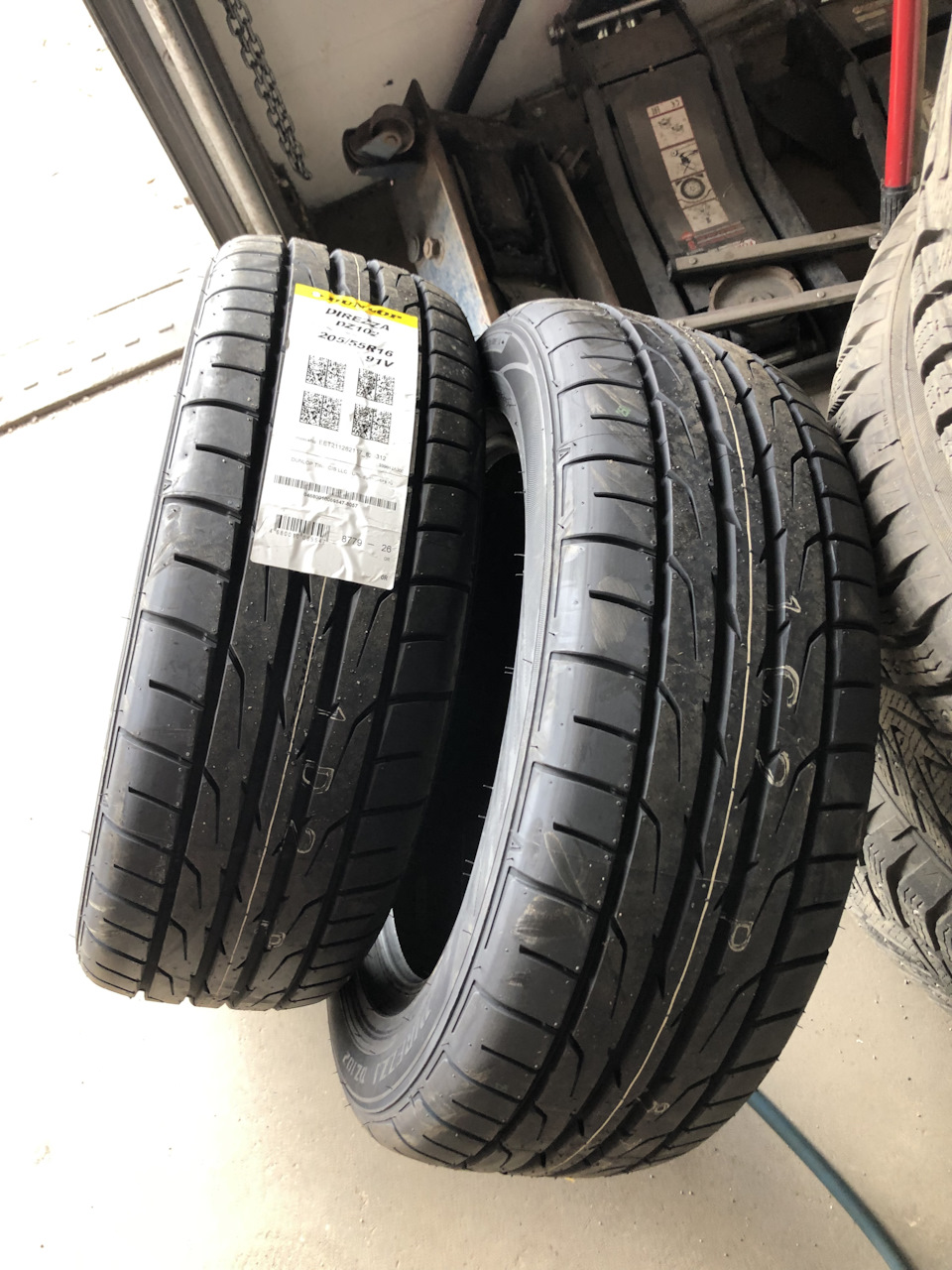 Dunlop direzza dz102. Pirelli 205/55 r16. Мишлен пилот спорт 5 225 45 17. Летняя резина 205/55 r16 Пирелли. Michelin Pilot Sport 3 235/45/18
