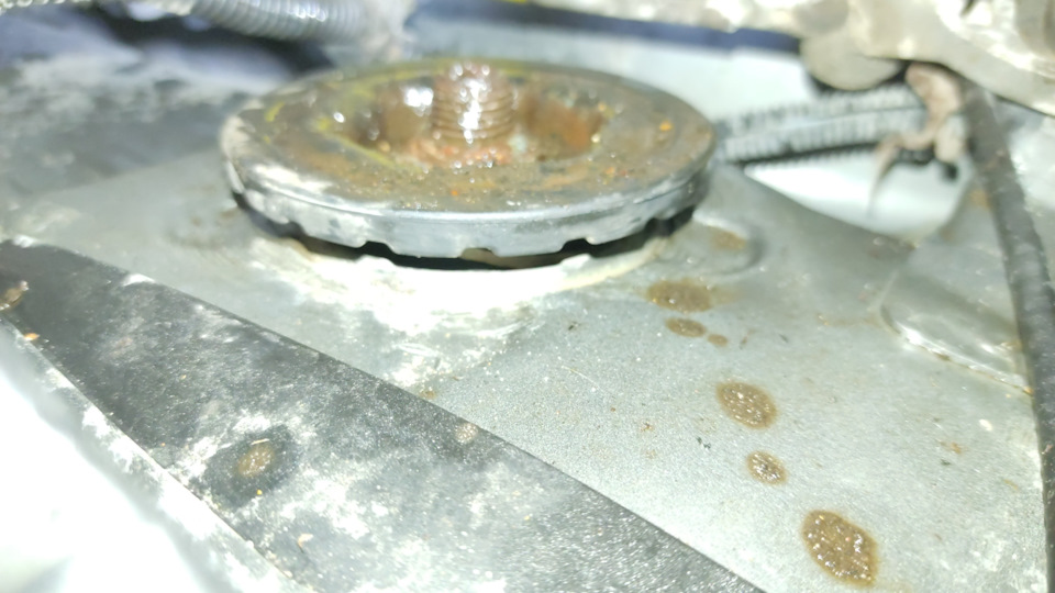 Замена подшипника опоры амортизатора — Chevrolet Cobalt (2G), 1,5 л ...