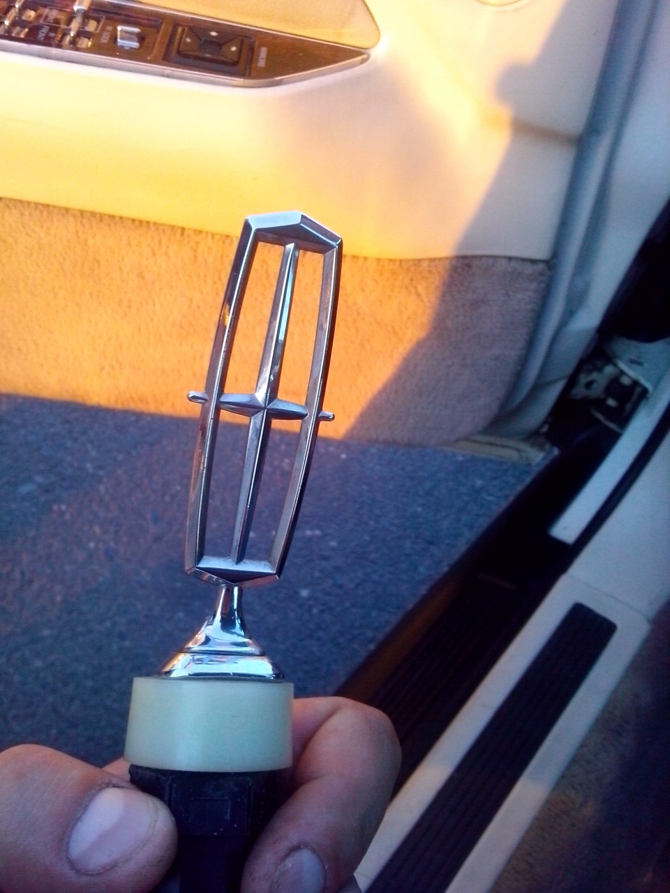 приобрел значок (ориг) 30$ и забрал заказанные на ЧПУ значки с ...