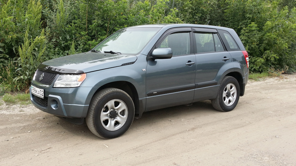 Suzuki Grand Vitara серый