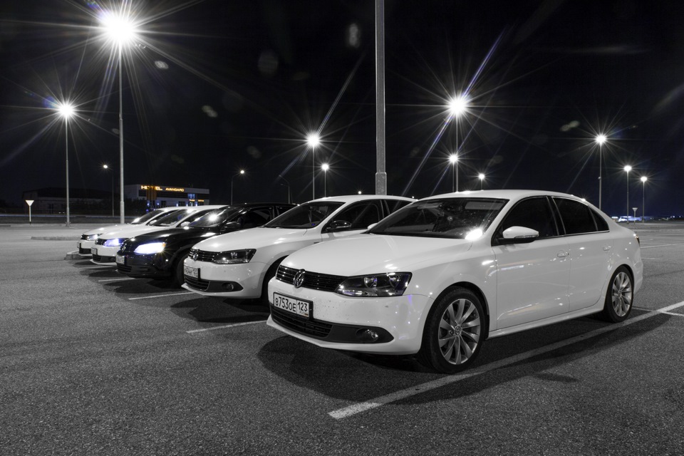 Крд 10. Volkswagen Jetta Night. VW Jetta 6 лимузин. Джетта 6 ночью. Топовая Джетта 6.