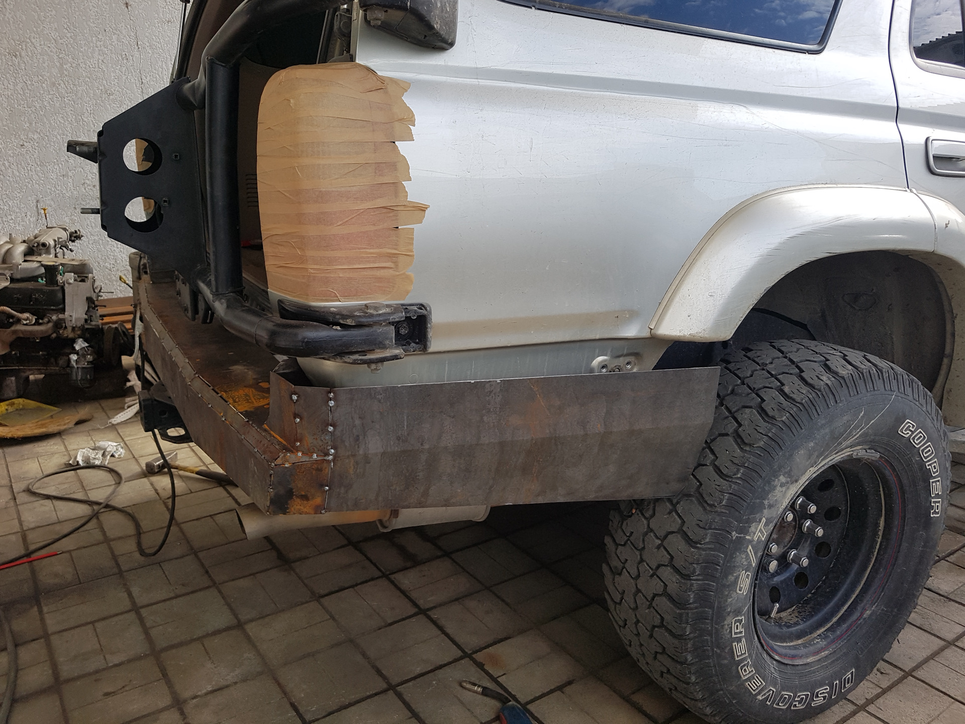 Бампер сурф 185. Алюминиевый силовой бампер surf 130. Силовой бампер hilux surf 185. Бампер задний силовой surf 185. Двойной выхлоп на сурф 185.