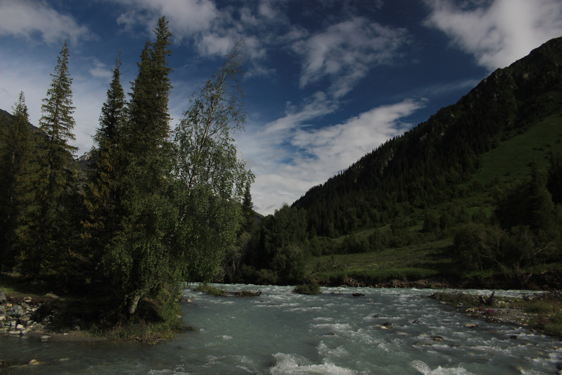 Водопад Бурхан-Булак. Водопад Бурхан-Булак фото. Бир Булак Киргизия фото водопад. Булага заставка.