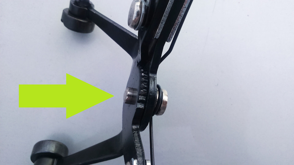 Износ фиксирующего механизма — зубцов — SEAT Toledo (2G)