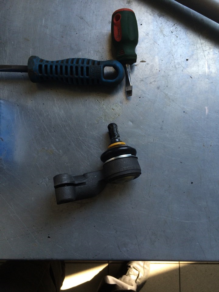 Замена рулевых наконечников — Lada Калина хэтчбек, 1,6 л, 2007 года ...