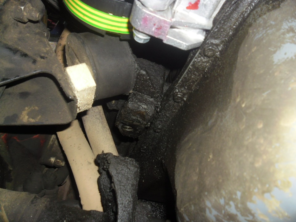 Замена прокладки под крышкой клапанов) — Lada 4x4 3D, 1,6 л, 1992 года ...