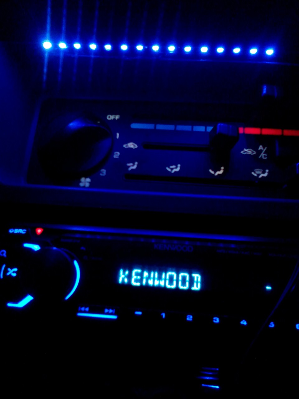Подсветка магнитофона. Магнитола Sony синяя подсветка. Магнитола синяя подсветка 2110. Автомагнитола ACV синяя подсветка. Магнитола Пионер с синей подсветкой.
