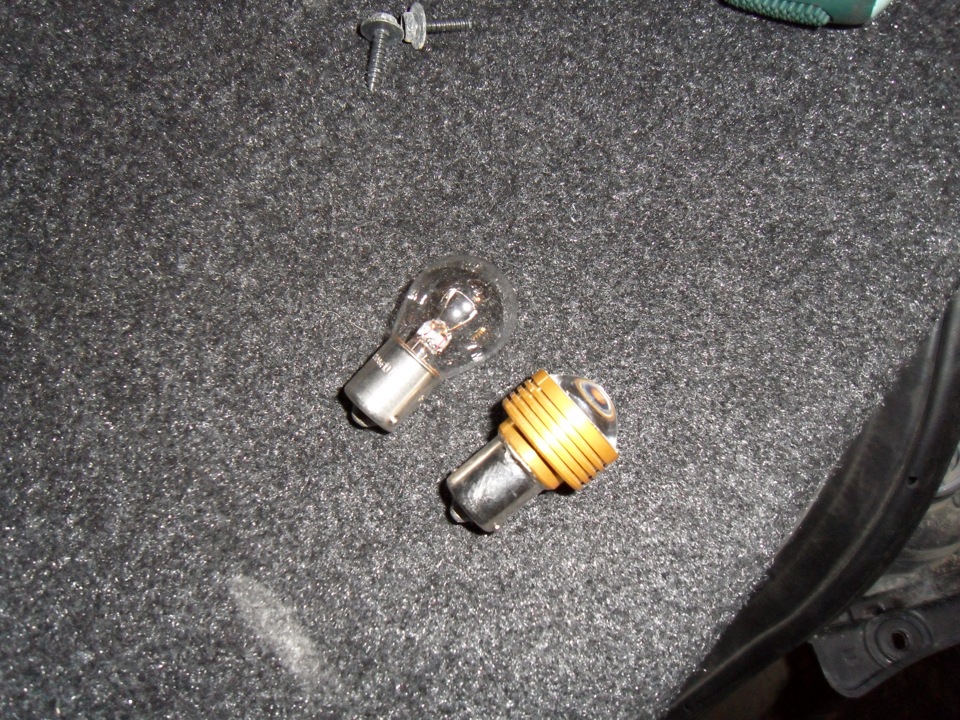 Цоколь поворотника матиз. Патрон поворотника daewoo matiz. Дампа габприт матиз. Дампа габприт матиз. Ленд ровер фрилендер 2 лампа стоп сигнала.