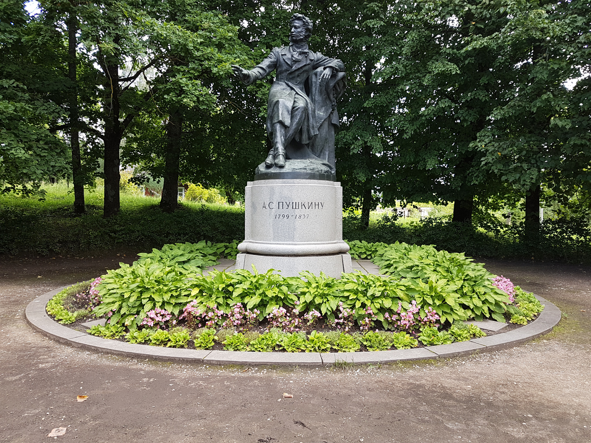 Пушгоры памятник Пушкину