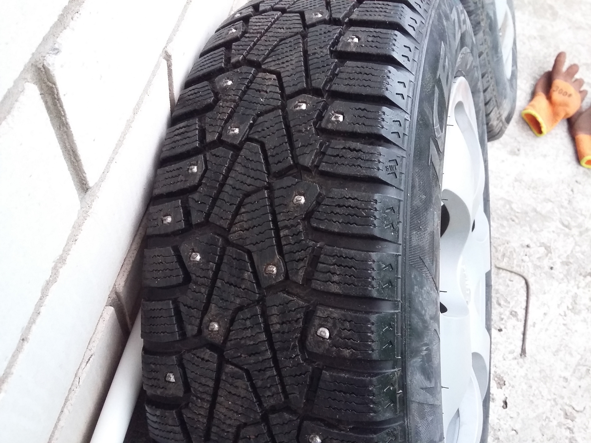 Pirelli ice zero отзывы. 195/60/15 T88 Pirelli Ice Zero. Пирелли айс Зеро драйв 2. Пирелли Винтер айс х4. Автомобильная шина Pirelli Ice Zero 195/60 r15 88t зимняя шипованная.