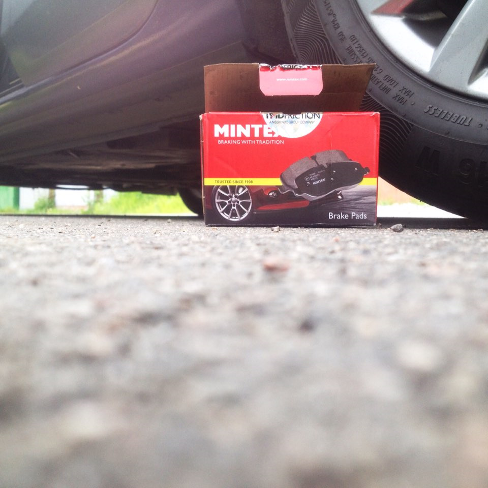 Замена тормозных колодок — Mazda 3 (2G) BL, 1,6 л, 2012 года ...