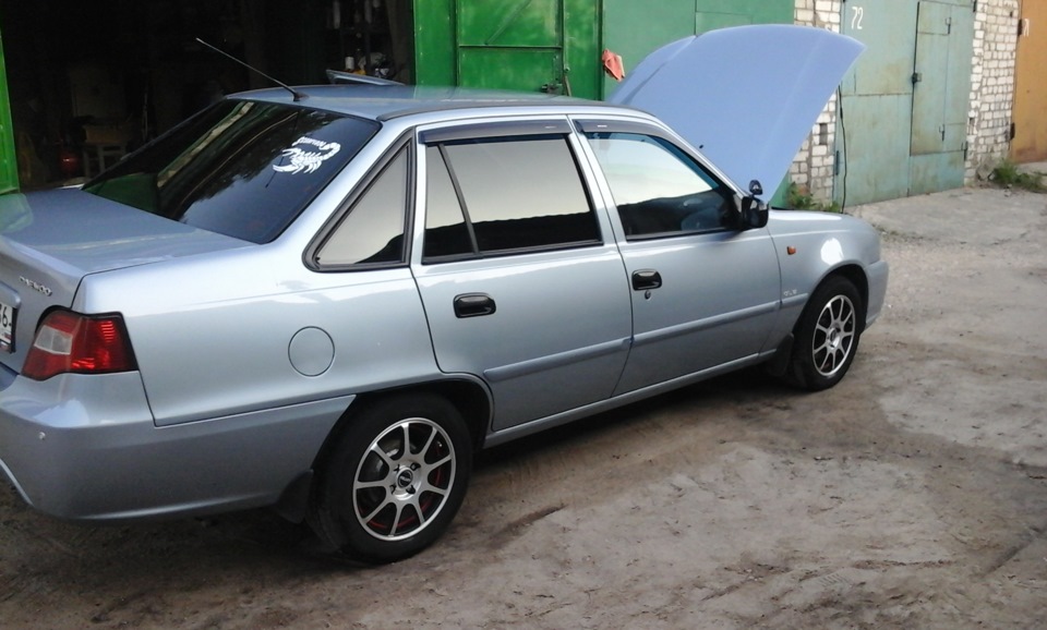 Daewoo Nexia серая