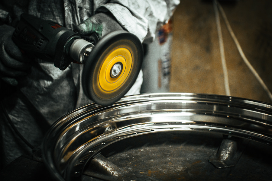 Набор кругов для полировки автомобиля. Шлифовальный круг для стекла. Каким диском полировать. Полировка колесных дисков. Круг для полировки 2fs.