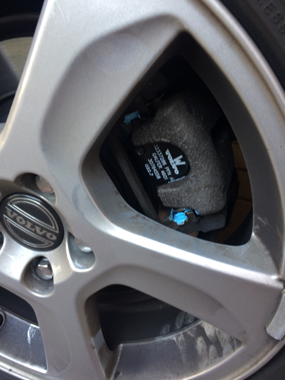 Замена тормозных дисков и колодок (электрический ручник) — Volvo S60 ...