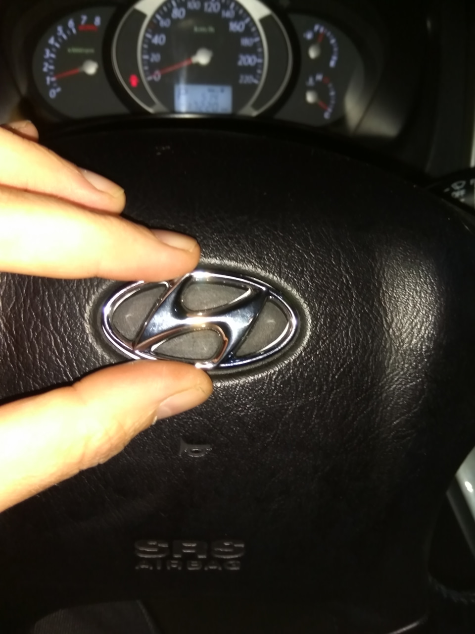 Как снять руль туксон эмблема на руль Tucson - Hyundai Tucson (JM), 2,7 л, 2006 года аксессуары DRIVE2