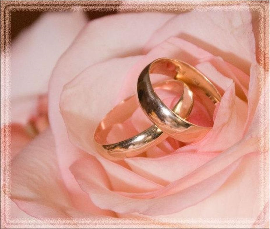 25 лет замужем. Кольца на свадьбу. Кольцо на юбилей свадьбы. С днем свадьбы Колечки. Обручальные кольца картинки.