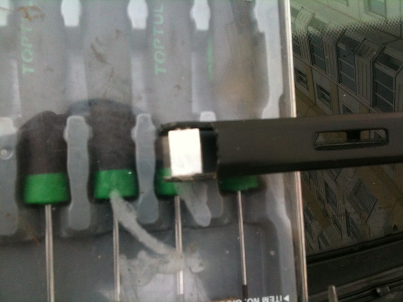 Установка бескаркасных дворников (бюджетный вариант) — Audi A4 (B6), 1 ...