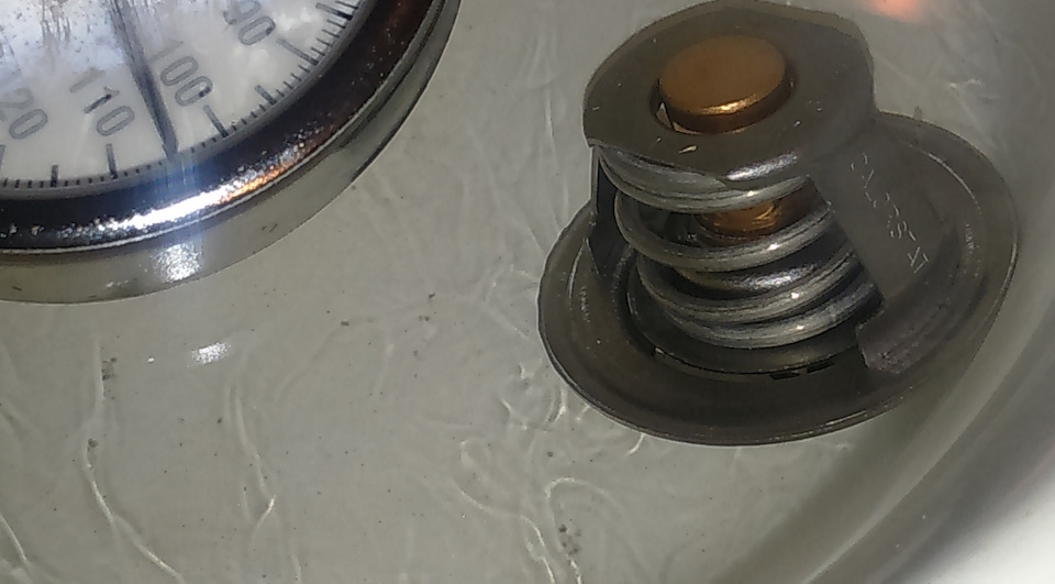 Не работает новый термостат. Клапан термостата зима лето toyota. Не работает новый термостат. Не работает новый термостат. Термостат мтз 82.