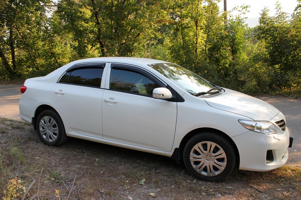 Toyota corolla белая. Тойота Королла 2010 белая. Тойота Королла белая 2008 тонированная. Тойота Королла 2012 белая. Белый Toyota Corolla 2012.