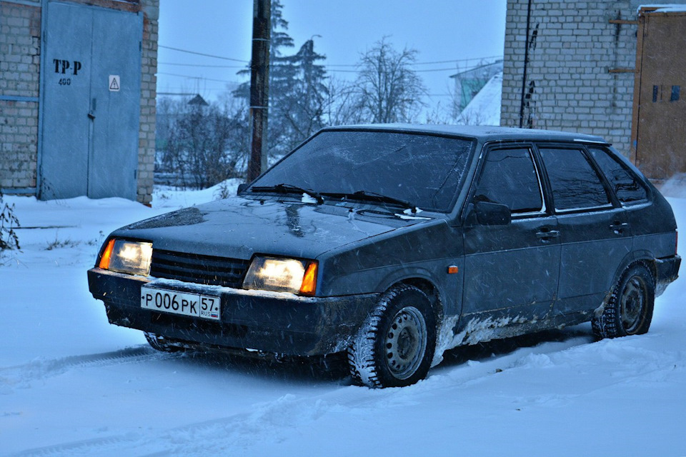 4 — Lada 21093